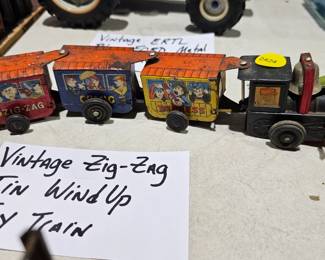 VINTAGE ZIG ZAG TIN WIND UP TOY TRAIN