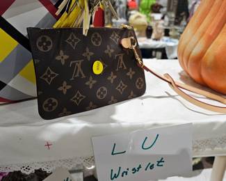 WRISTLET