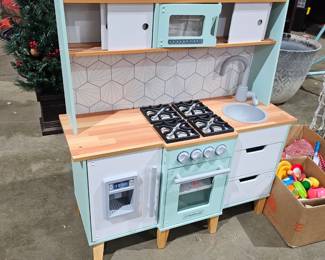 PLAY KITCHEN
