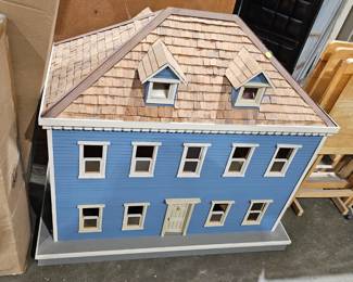 DOLL HOUSE