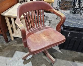 ROLLING OFFICE CHAIR WOODEN