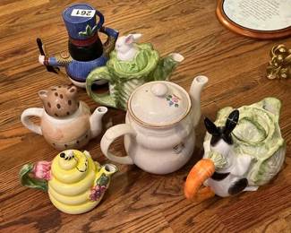 6 TEAPOTS