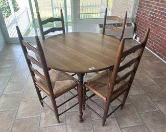 ROUND TABLE WITH 4 CHAIRS