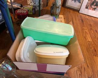 LOT OF TUPPERWARE CONTAINERS