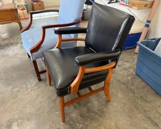 2 ARMCHAIRS