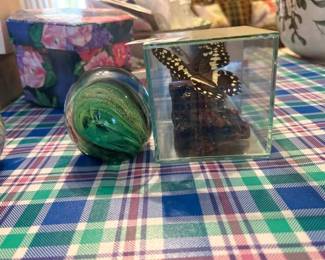 BUTTERFLY DECOR AND GLASS PAPERWEIGHT