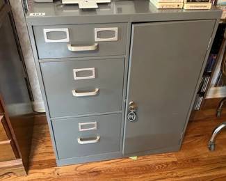 FILE CABINET WITH KEY