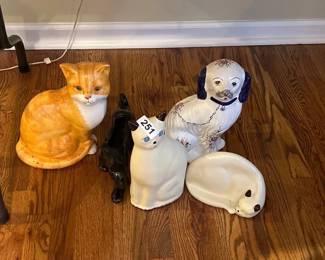 CAT AND DOG DECOR