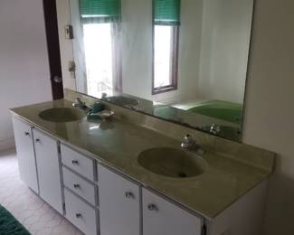 Double bath vanity