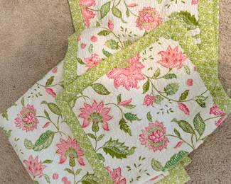 king quilt and 2 king shams