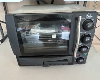 Lots of small kitchen appliances.