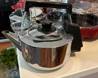 Deco style electric coffee pot.