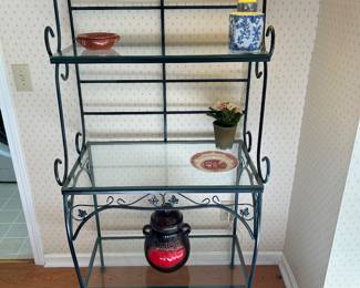 Baker's rack.