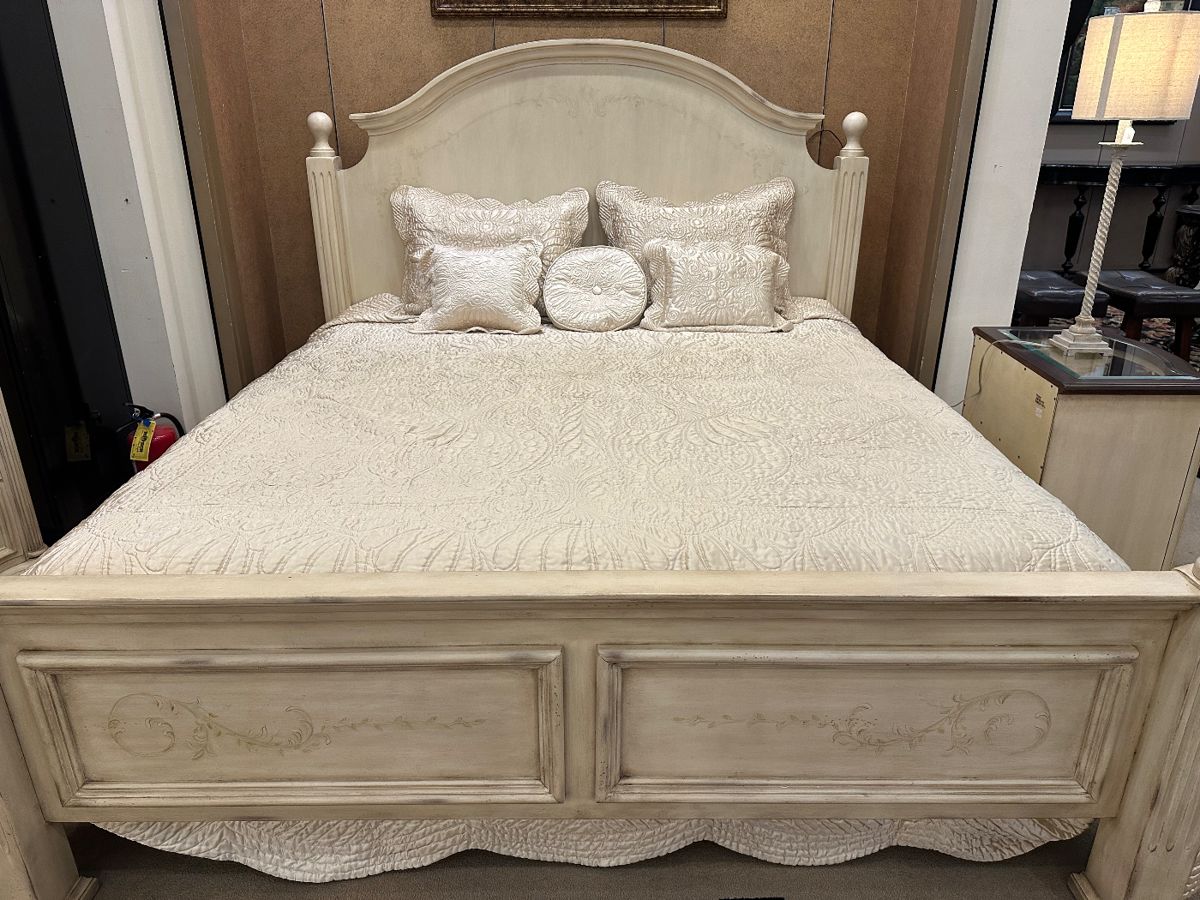 "Hooker" beautiful high end bedroom suite