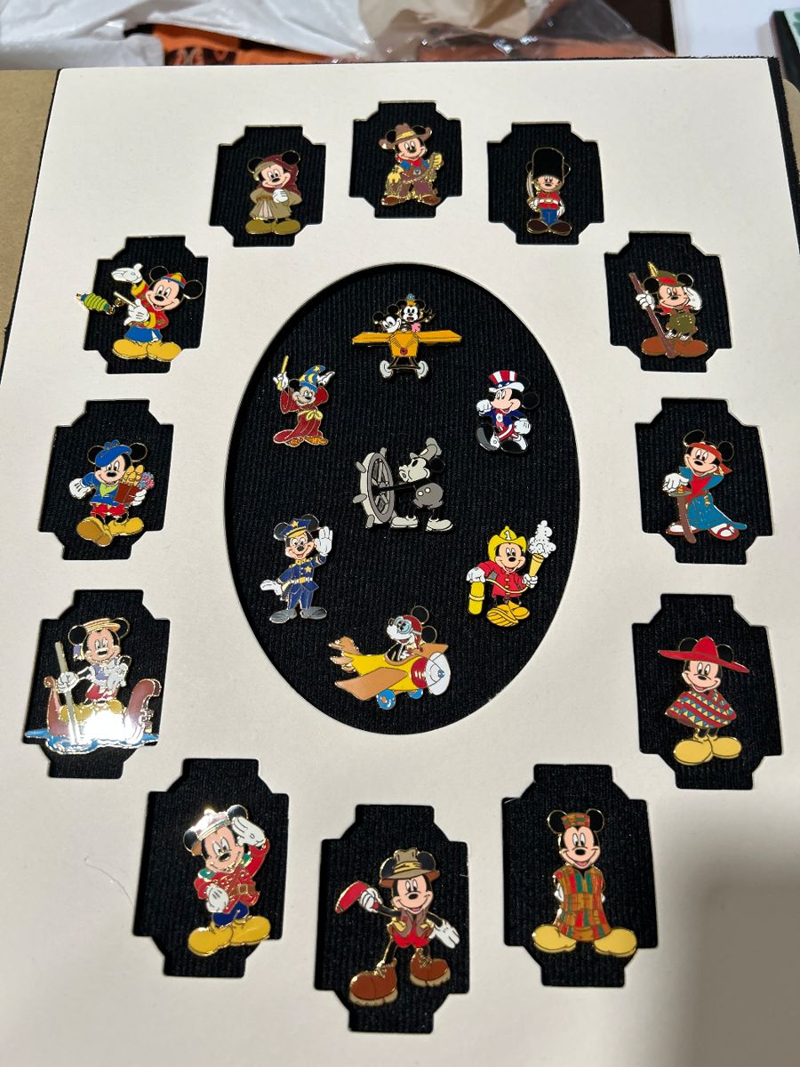 Disney pins