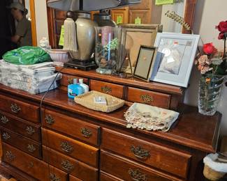 Very nice dresser with mirror