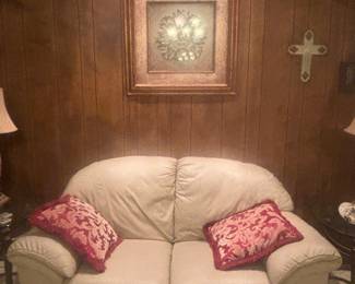 Leather love seat w 2 pillows