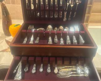 Stainless steel silverware set w case