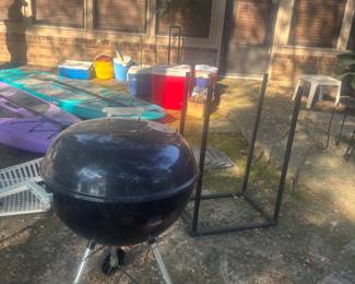 BBQ grill and wood stand