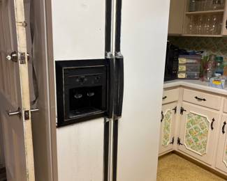 Side by side refrigerator