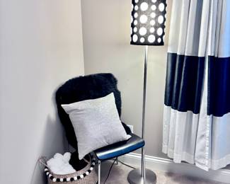 Accent Chair, Floor Lamp and Décor 