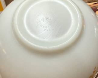 Vintage Pyrex bowl