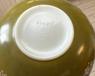 Vintage Pyrex bowl