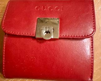 Gucci Wallet (to be authenticated) 