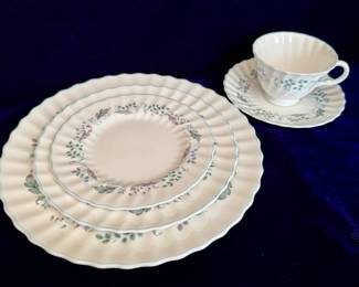 English Fine Bone China - Glen Auldyn - Royal Doulton 