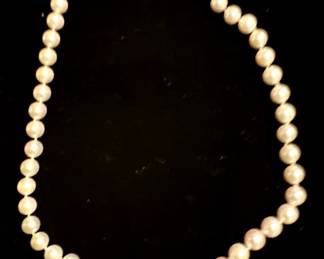 Vintage pearl necklace