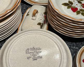 Mikasa Strawberry Stoneware F5809