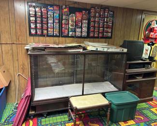 Huge display cabinet