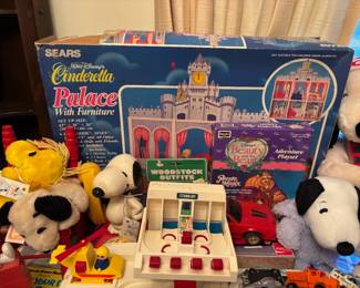 Sears Cinderella Palace, Snoopy Stuffed Animals