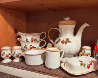 Mikasa Strawberry Stoneware