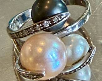 Massive tri-color pearl and diamond ring in 18K