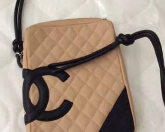 CHANEL CAMBON SMALL CROSSBODY!
Gorgeous condition!