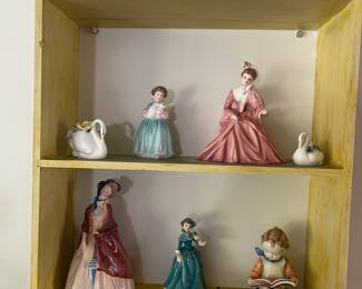 Royal Doulton Figurines – Bunny, Paisley Shawl
Floral Ceramics "Rebecca" Figurine