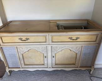 Magnavox Micromax French Provincial Style Stereo Cabinet