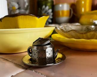Teapot Shaped Tea Strainer