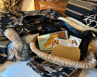 Goldscheider Madonna Figural Bust, Circa 1970s Golden Purse Arranger