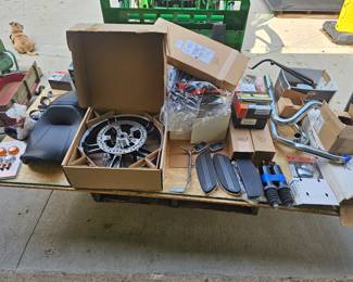 Barn 2. Harley parts