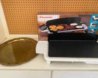 Toastmaster Deluxe Grill Center And Brass Colored Serving Platter