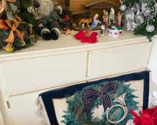 Serene Christmas Decor