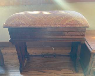 Victorian Style Slipper Bench