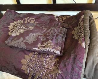 Gorgeous Robert Allen king-size comforter set with two matching shams