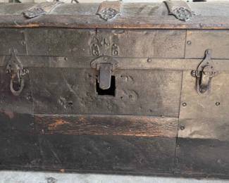 101 Vtg Trunk 