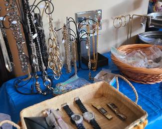 Lots of jewelry