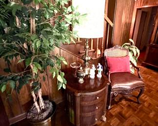 Silk Tree - Side Table - Leather Chair 