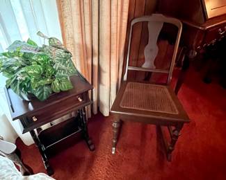 Rocking Chair - Side Table 