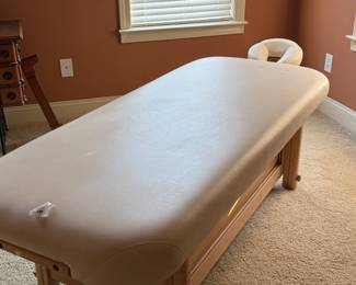 Massage table adjustable height 